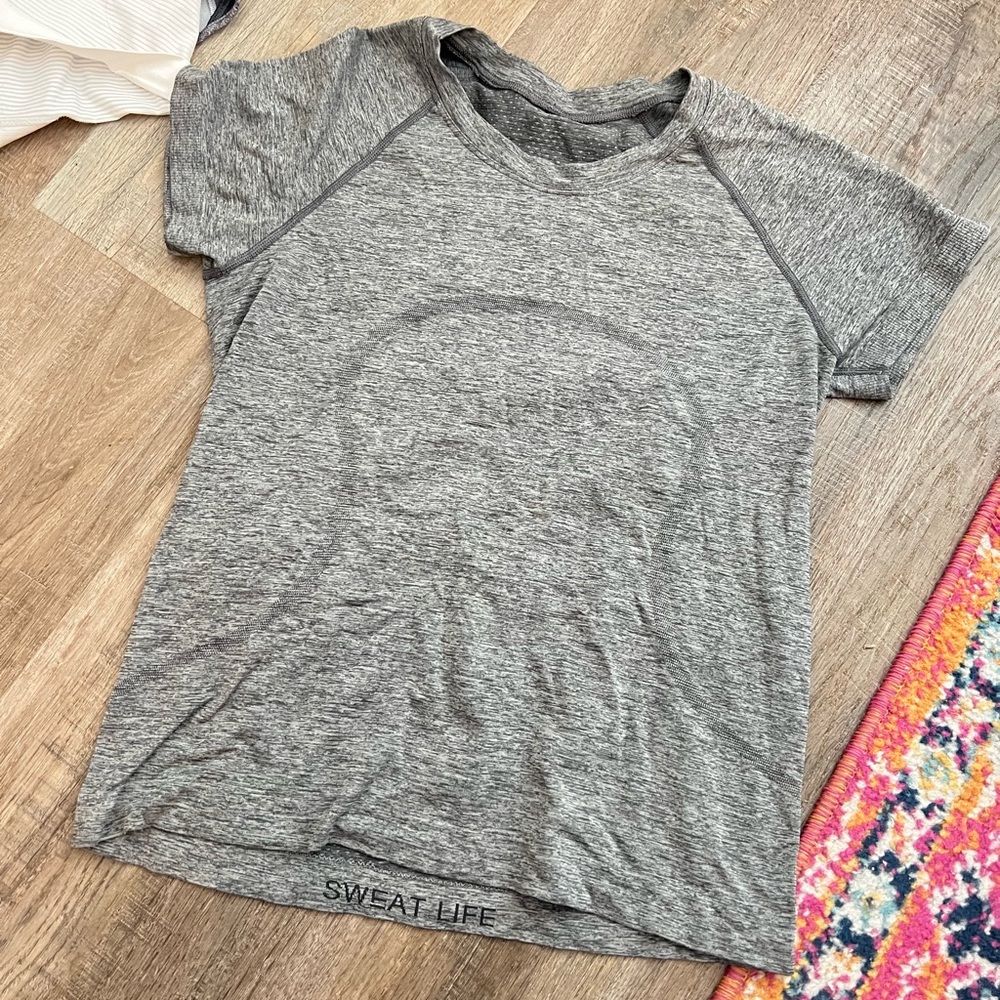 Lululemon gray athletic top. Size 4. Excellent condition. Only worn a few times